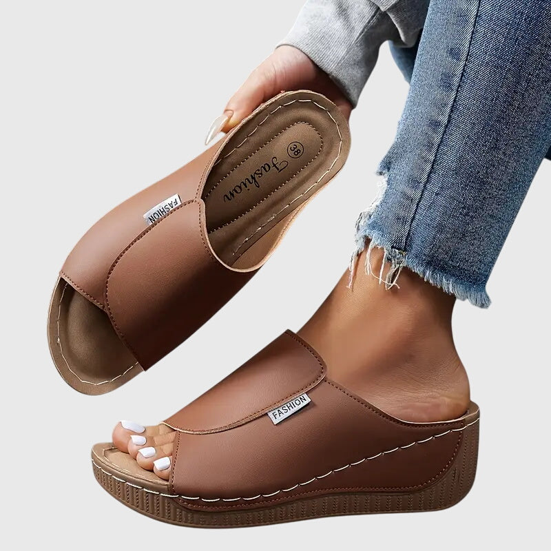 Bríd Comfort Sandals - Walking