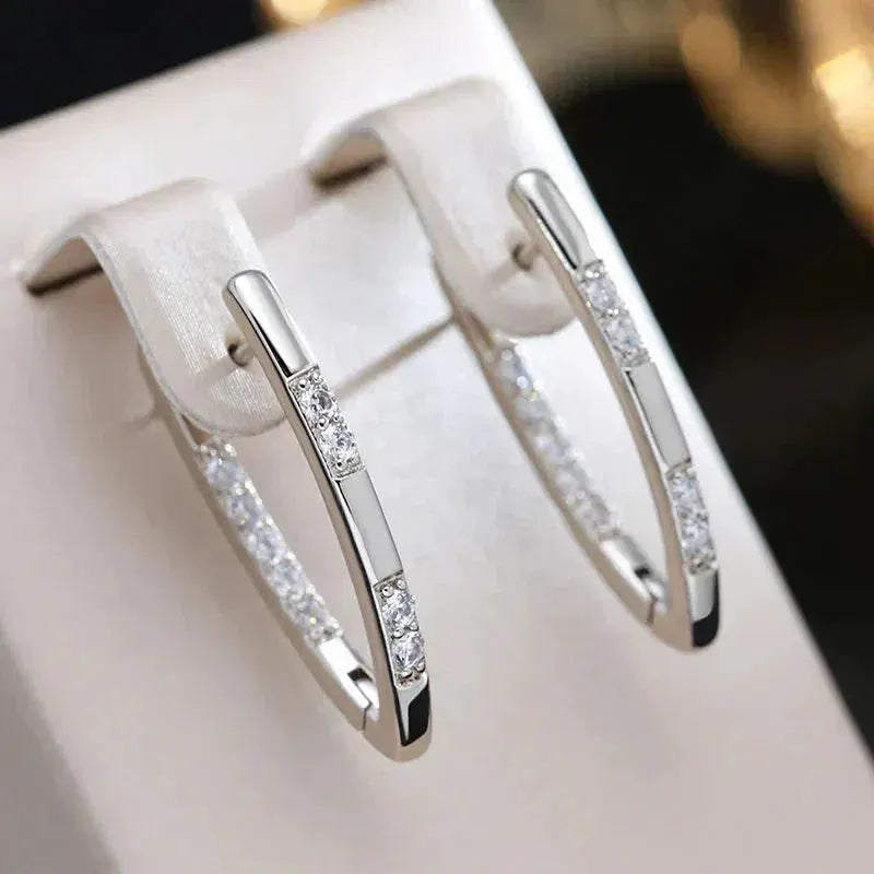Advanced earrings with zirconia stones